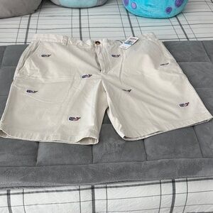 NWT Men’s Vineyard Vines classic fit 9”
Breaker short size 36